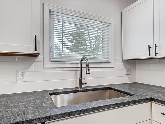 4th image of 1896 Dyer Rd