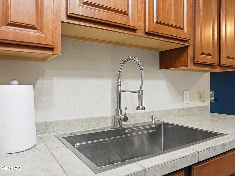 1810 E Blacklidge Dr #416 — Photo 8