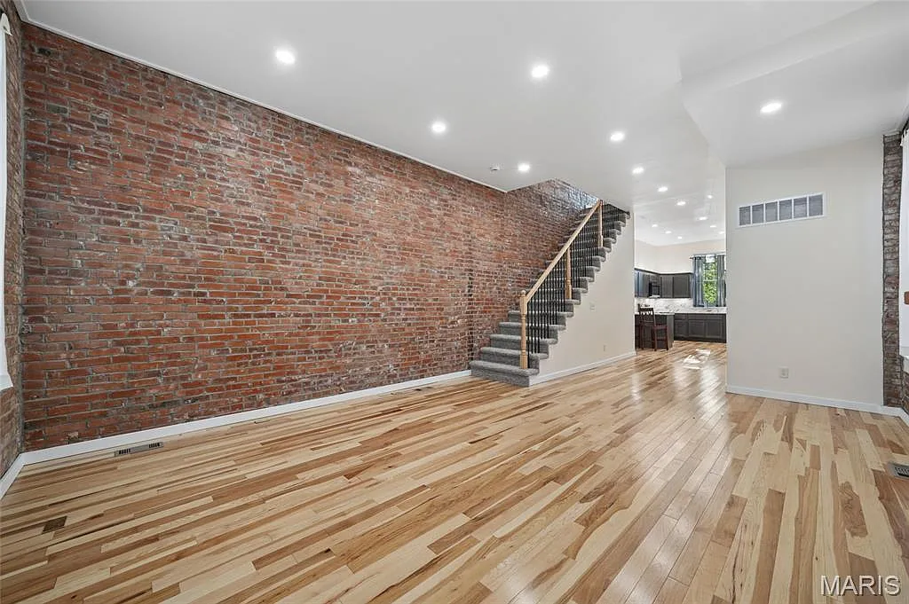 3 bed, 3.5 bath, 2174 sqft, $2,200 — Photo 4