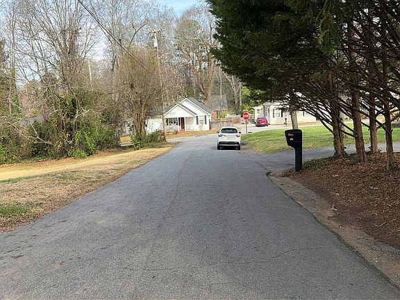 4th image of 305 Glazner St