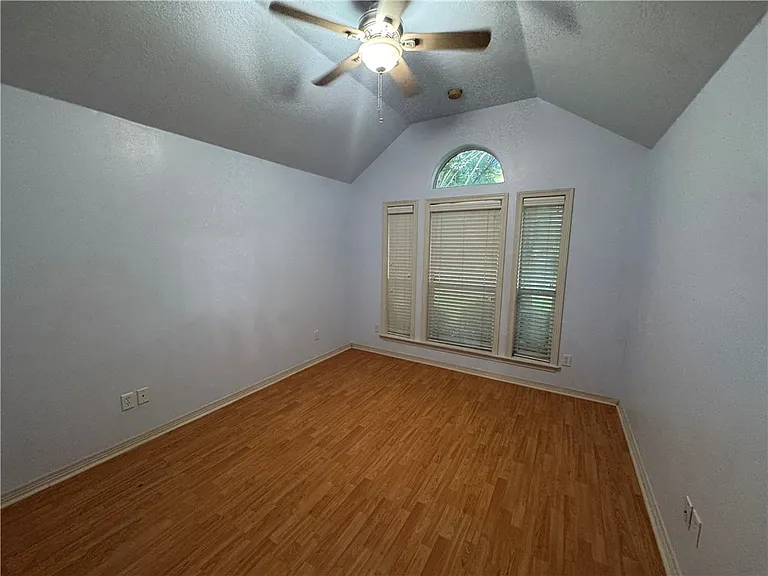 2703 Colony Glen Dr — Photo 15