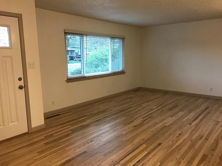Front window and living room (2018 photo)