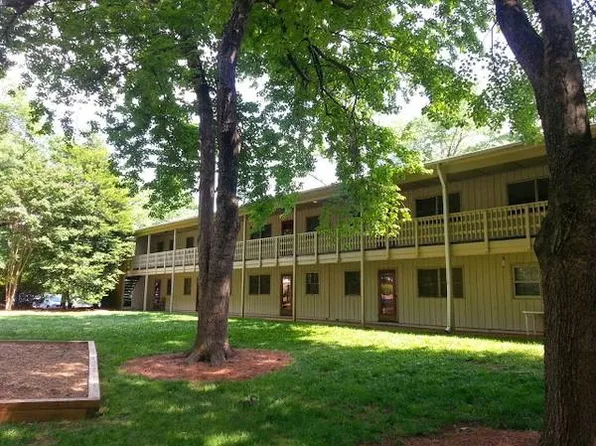 2820 A Pelham Dr, Winston Salem, NC 27106