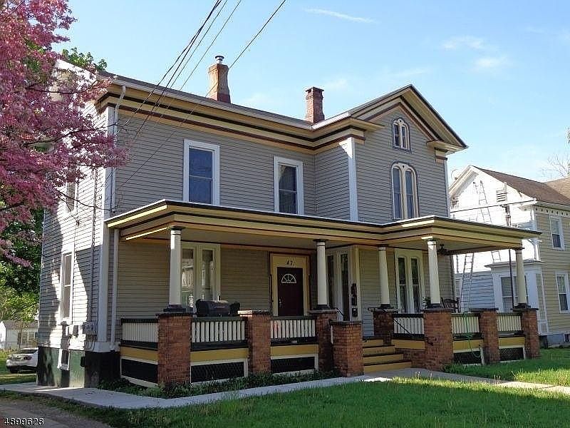 Front of House. Unit B 1st floor to the right of the front door