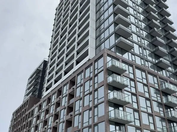 28 Ann St #323, Mississauga, ON L5G 3G1