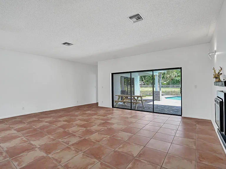16610 Royal Poinciana Ct — Photo 60