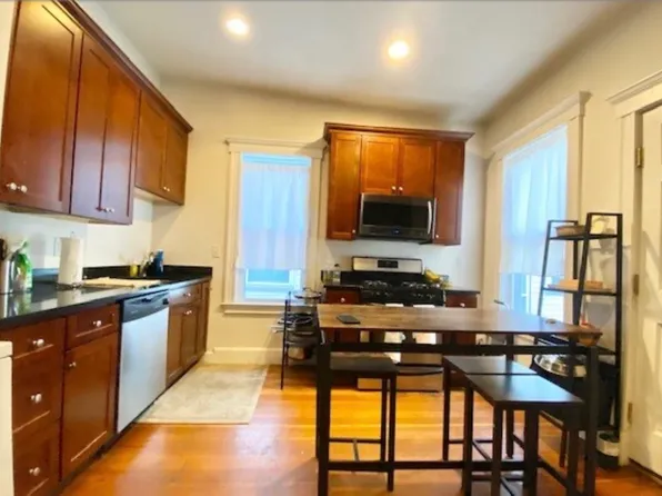 366 W 4th St #3, South Boston, MA 02127