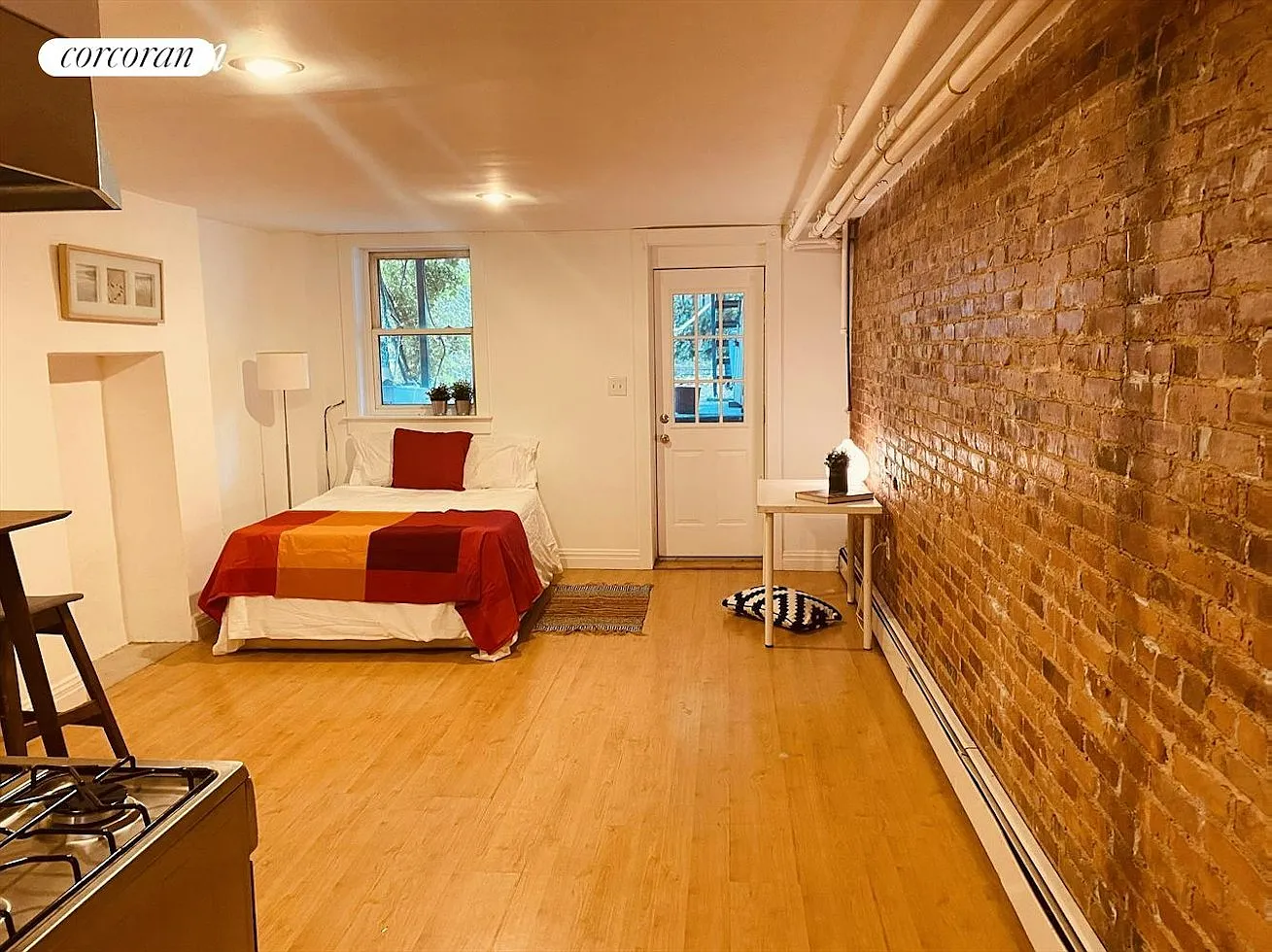 178 Saint James' Place — Photo 2