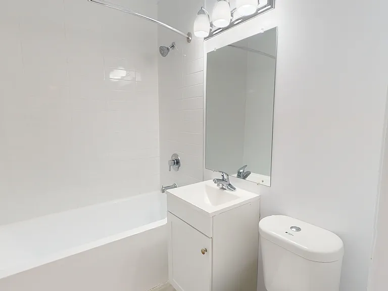 1170 Fennell Ave E — Photo 6