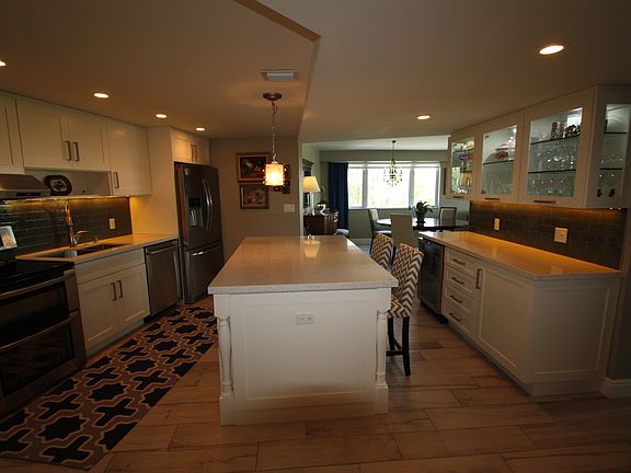 3rd image of 3000 Holiday Dr APT 605