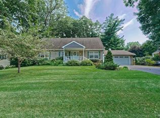 7 Oaktree Ln, Niskayuna, NY 12309