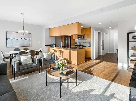 5th image of 1006 Hudson Park #1006