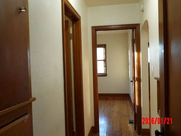 603 E 3rd St — Photo 8