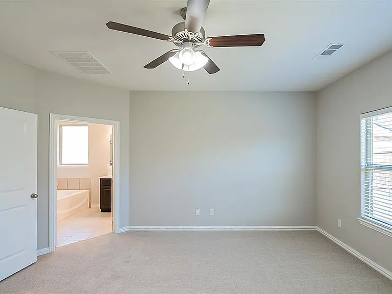 312 Emerald Creek Dr — Photo 8