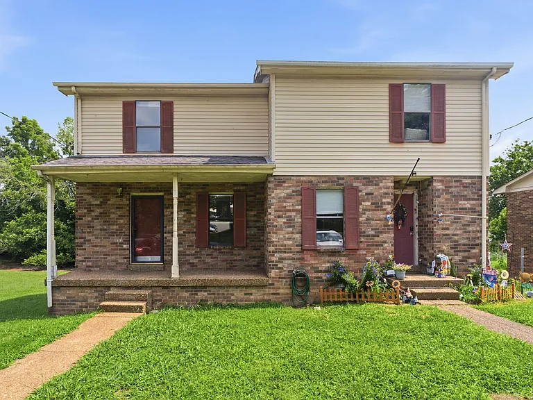 1241 N Graycroft Ave — Photo 11