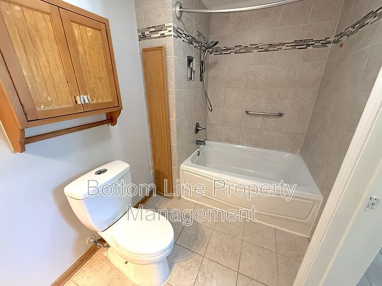 1024 E 10th St — Photo 7