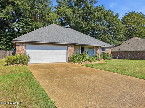 3rd image of 315 Big Oak Dr