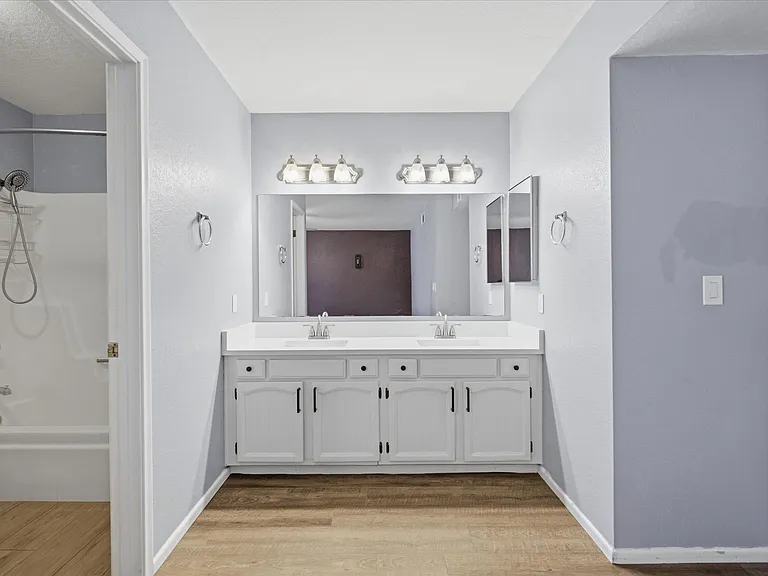 835 S 75th St — Photo 15