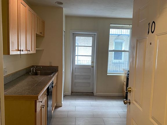 5th image of 220 Hanover St APT 10