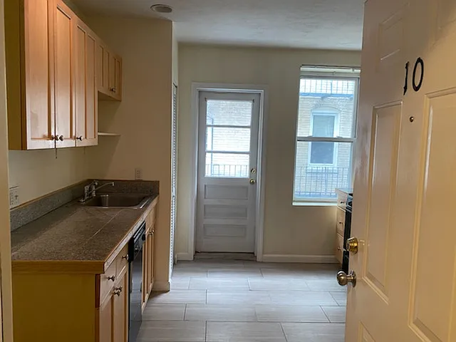 220 Hanover St #10 — Photo 5