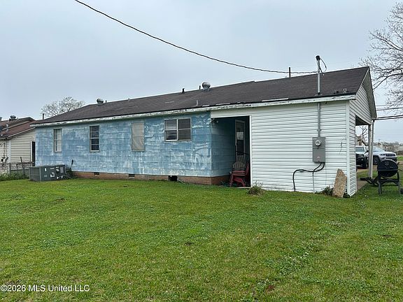 3rd image of 110 Main St