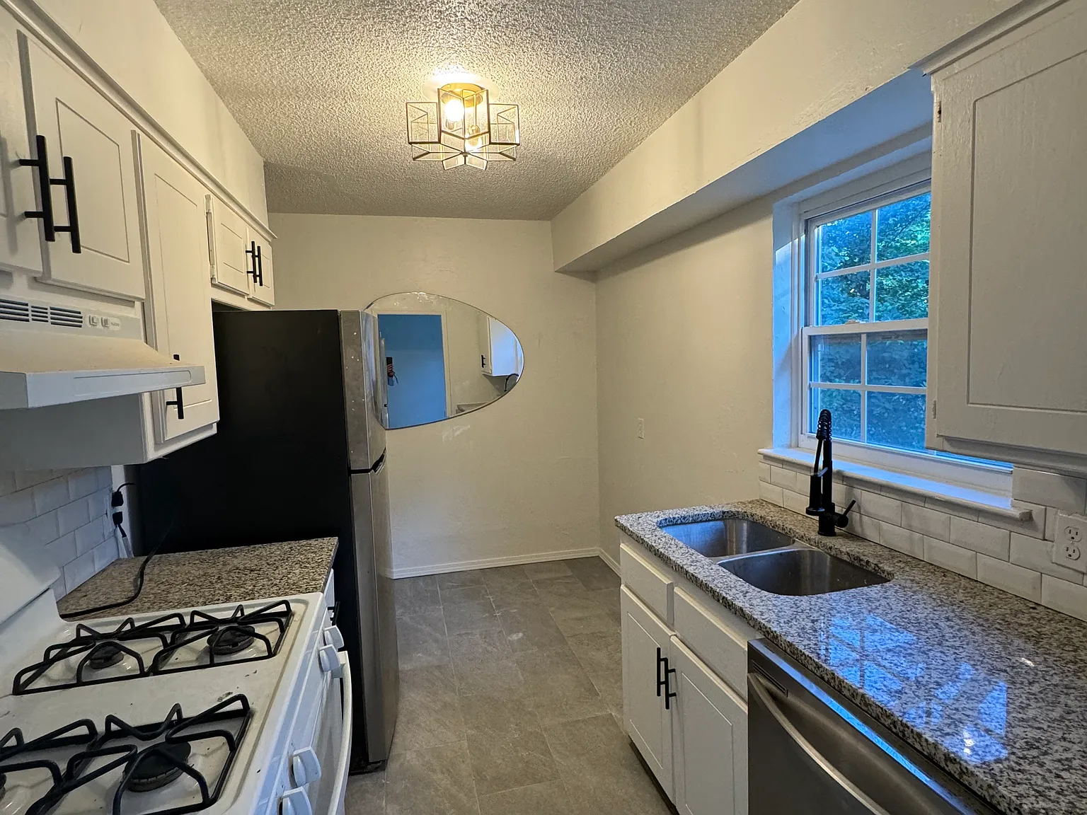 3 bed, 1008 sqft, $1,475 — Photo 3