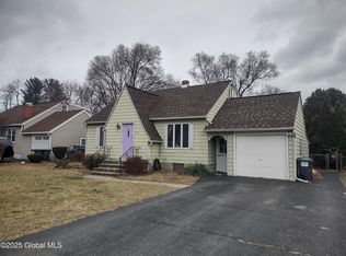 1041 Eugene Dr, Schenectady, NY 12303