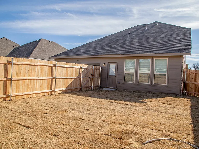 1833 Jasmine Dr — Photo 7