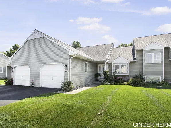 2855 Parkside Dr, Jenison, MI 49428