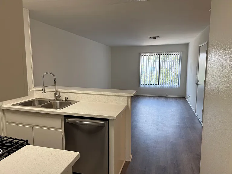 14543 Burbank Blvd — Photo 4