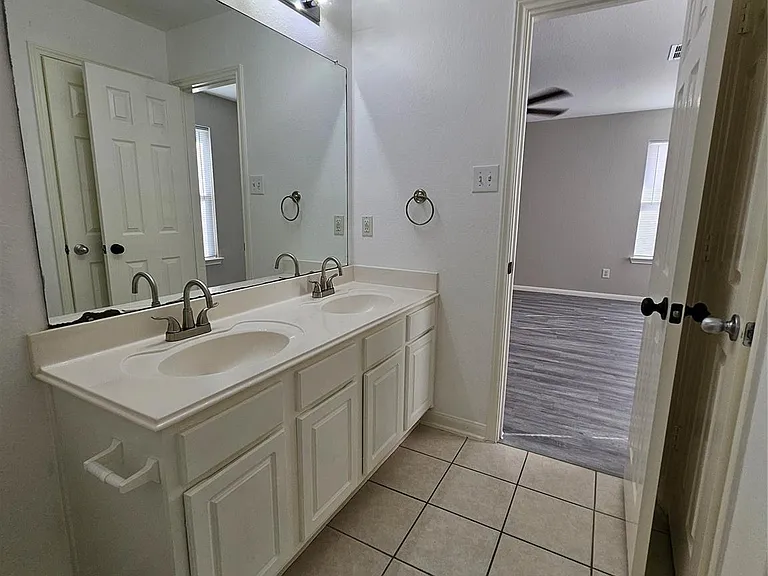 1130 Concord Pl — Photo 26
