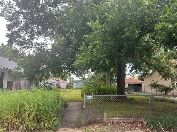 613 W Owings St, Denison, TX 75021