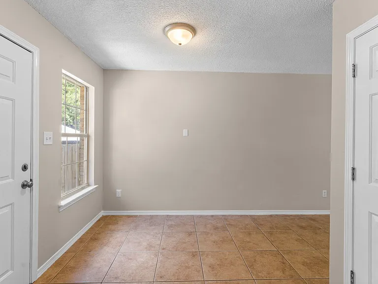 20952 Liberty Ln — Photo 12