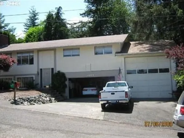 1664 Applewood Dr, Coos Bay, OR 97420
