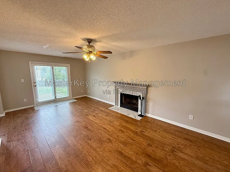 703 Swan Hill Ct — Photo 7
