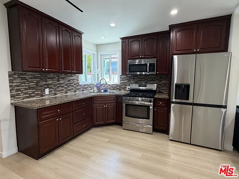 8561 Kyle St — Photo 12