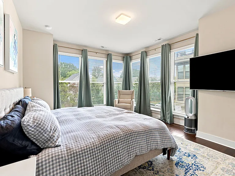 340 Uptown West Dr — Photo 6