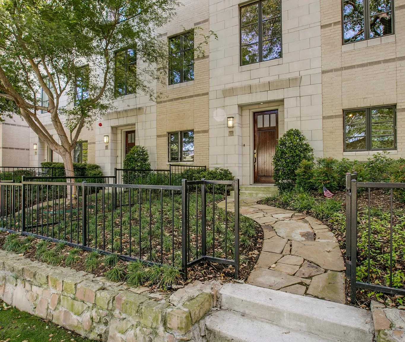 2 bed, 2.5 bath, 2041 sqft, $4,300 — Photo 1