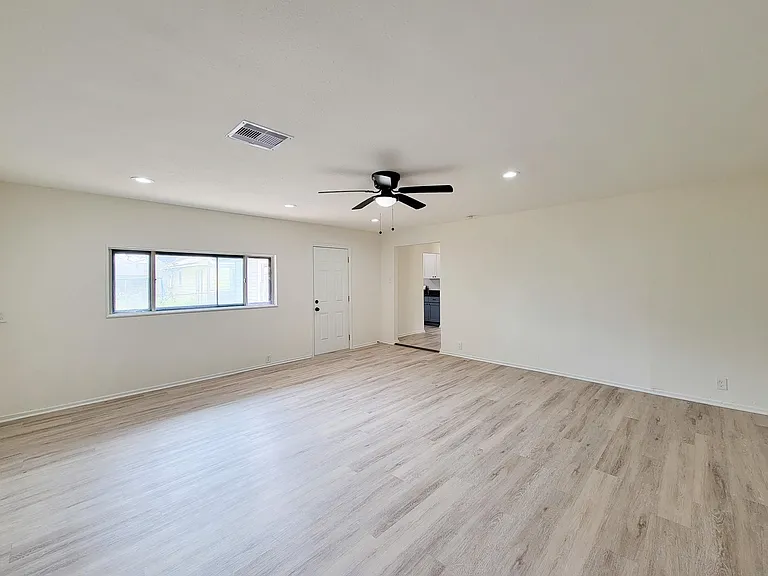 301 Cypress St — Photo 14