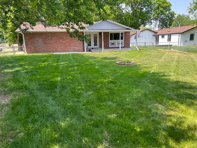 4 bed, 2032 sqft, $2,200 — Photo 2