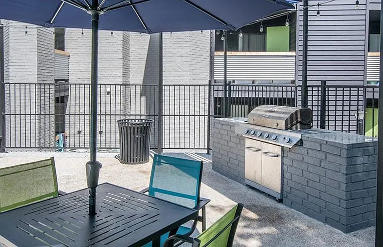 The Henry B Apartments — Photo 15