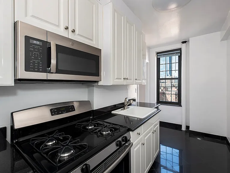 450 W 24th St #9F — Photo 3