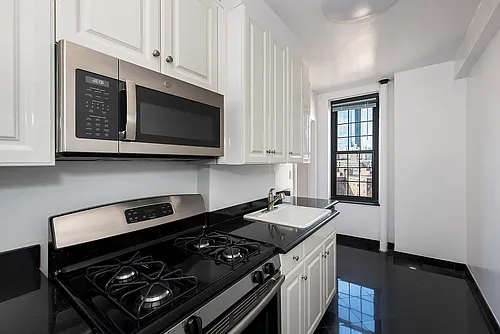 450 W 24th St #12D Photo 1 450 W 24th St #12D Photo 1
