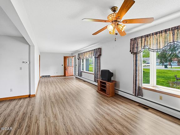 4th image of 1376 Fetter Rd