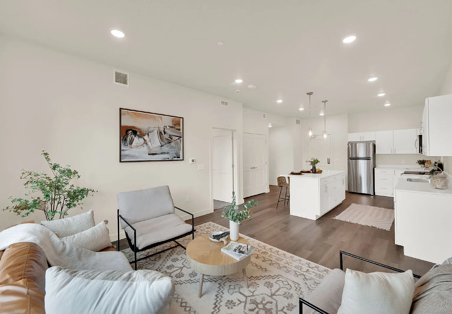 1 bed, 1.0 bath, 700 sqft, $1,045 — Photo 4