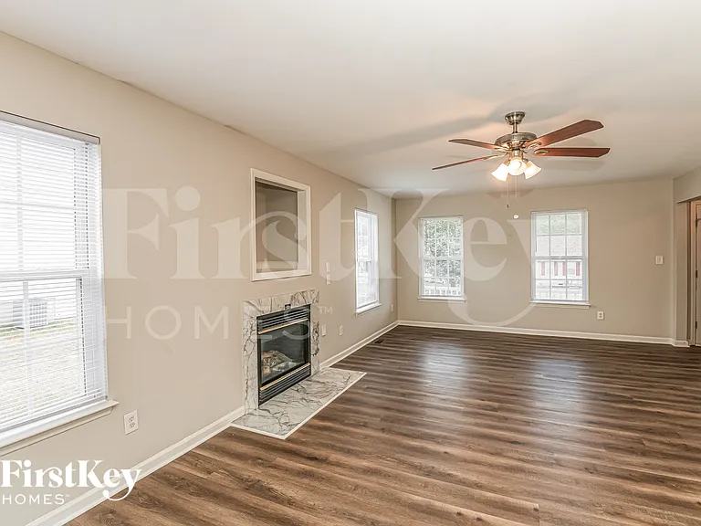 809 Hounds Chase Dr — Photo 2