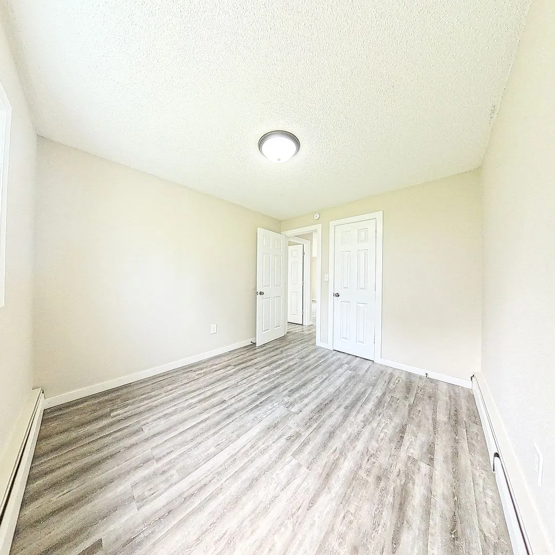 18th St Apartments — Photo 3