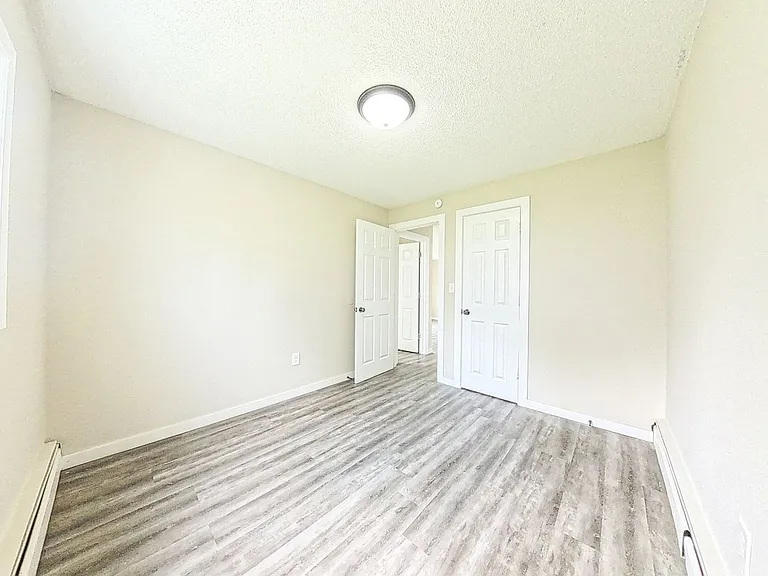 18th St Apartments — Photo 3
