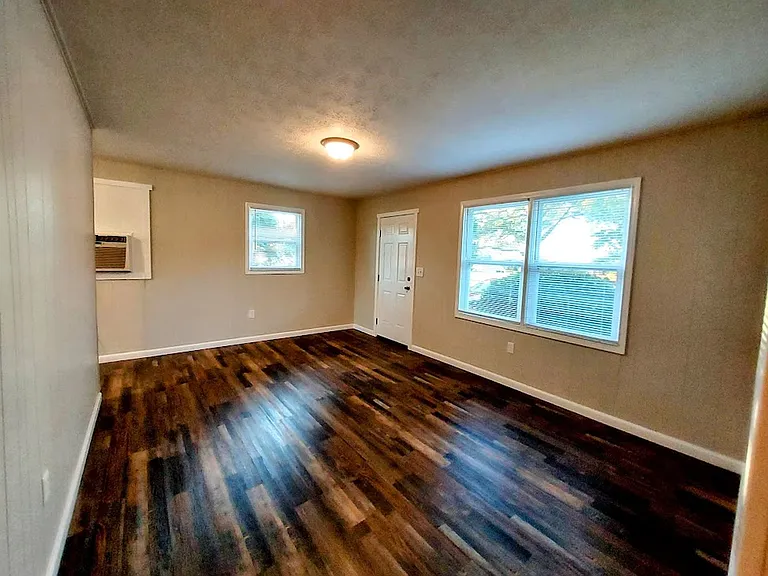305 Club Rd — Photo 3