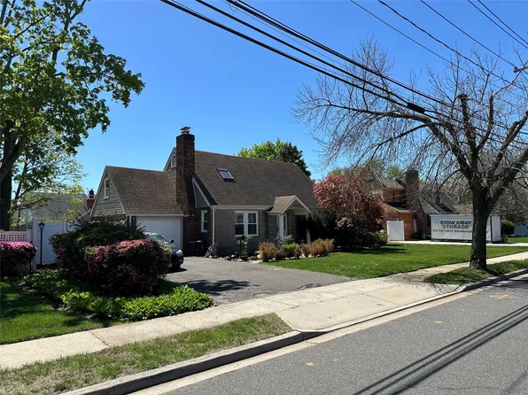 698 Goodrich Street, Uniondale, NY 11553